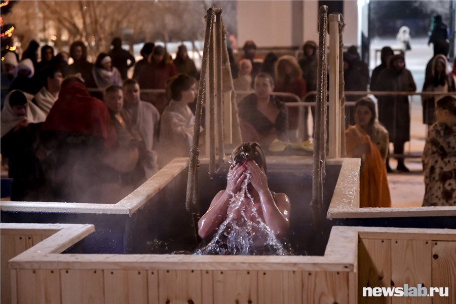 Кислота на дороге купели в городе и полночь в ЗАГС дайджест новостей Newslab за 15 января На трассе под Боготолом деактивировали соляную кислоту На Крещение в Красноярске обустроят несколько купелей В одну из самых красивых дат года в Красноярском крае впервые будут регистрировать браки до полуночи В ночь на пятницу в Красноярске похолодает еще на 10 градусов Роспотребнадзор рассказал можно ли фотографировать товары в магазине