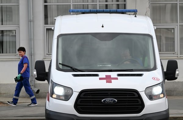 В Крыму сообщили о состоянии раненных топором матери с ребенком СИМФЕРОПОЛЬ 2 дек РИА Новости Состояние госпитализированных в Симферополе матери и 6 летнего мальчика раненых при нападении мужчины дяди ребенка тяжелое стабильное сообщили РИА Новости в минздраве Крыма Мужчина в Симферополе топором убил 12 летнего племянника ранил его 6 летнего брата и мать пострадавшие в реанимации преступника ищут сообщил ранее СК РФ Пострадавшая женщина госпитализирована в ГБУЗ РК Симферопольская клиническая больница скорой медицинской помощи 6 ребенок в ГБУЗ РК Республиканская детская клиническая больница Симферополь В настоящее время состояние пострадавших оценивается как тяжелое стабильное сообщили в минздраве Вся необходимая медицинская помощь оказывается Подробнее