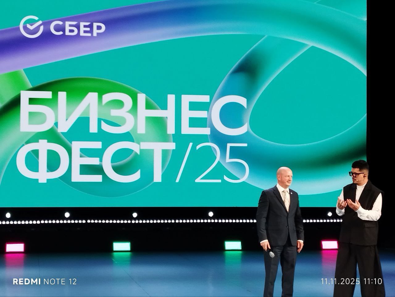 РИА56 Более 1000 оренбургских предпринимателей встретились на инновационной площадке Бизнес Феста Сегодня 11 ноября в Оренбурге прошел первый Бизнес Фест Событие организатором которого выступил Сбер объединило на одной площадке ведущих экспертов бизнес сообщество руководителей а также тех кому важно развиваться самому и выстроить стратегию развития для своей команды Подробнее на RIA56