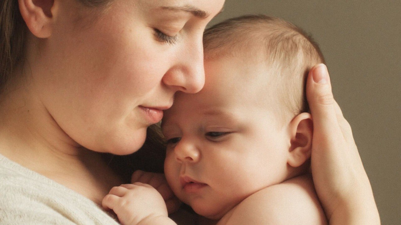 В новосибирском ЗАГСе назвали самые редкие имена новорождённых за декабрь 2025 Как сообщили Горсайту в ЗАГСе в последний месяц 2025 года родители чаще всего выбирали для новорождённых мальчиков такие имена как Михаил Александр Иван Артём Матвей и Тимофей В числе других распространённых вариантов Лев Роман Максим и Егор Среди девочек наибольшей популярностью пользовались Варвара Виктория София Ева Александра Анна Екатерина Алиса Мария и Валерия При этом ряд имён выделился на фоне остальных своей редкостью Среди мужских вариантов особенно примечательны Артур Аркадий Клим Климентий Марат Натан Роберт Северин Трофим и Эрнест В списке необычных женских имён оказались Авелина Азалия Аполлинария Виталия Забава Лиана Лидия Лунара Марфа и Пелагея Эти варианты подчёркивают растущий интерес родителей к самобытным именам с исторической глубиной Горсайт Подписаться на канал