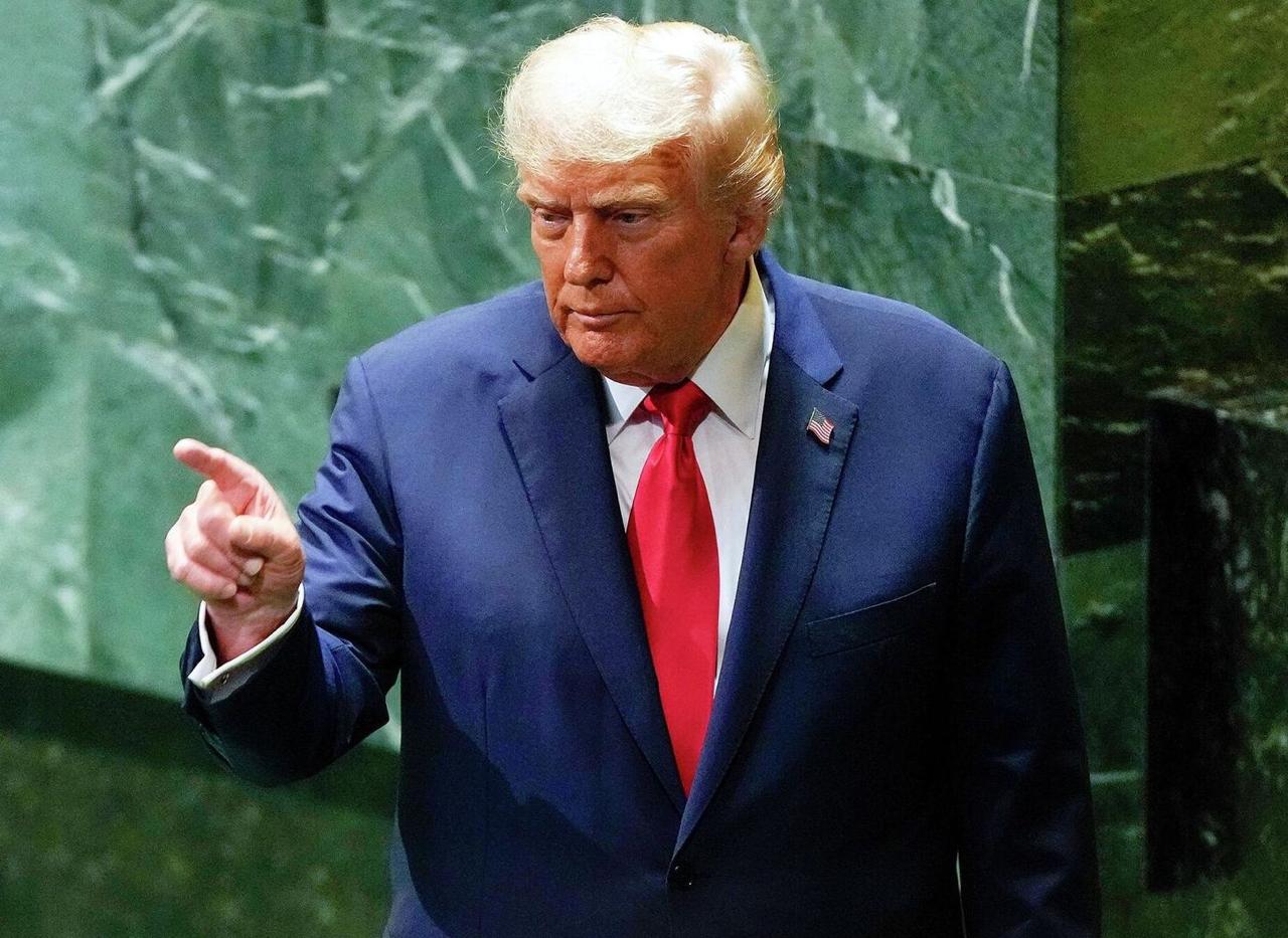 Трамп пообещал ввести 100 пошлин на все фильмы снятые за пределами США По словам американского президента другие страны позаимствовали у США идею кинопроизводства и теперь должны за это платить Новости Дня