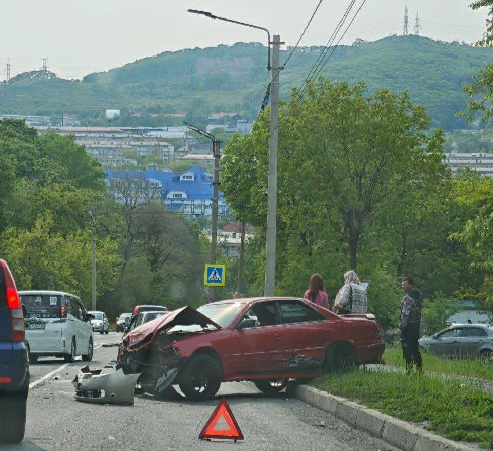 ДТП в Находке, в районе Горбольницы, с участием трёх автомобилей. Подпишись НЕ ДРОМ