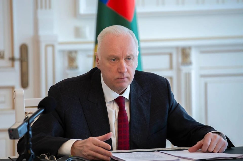 Главу СК России заинтересовала история жительницы Абакана, потерявшей ребенка. Женщина обратилась к нему с жалобой на качество медицинской помощи беременным. Она считает, что именно из-за этого не смогла стать матерью. Проведение проверки взял на контроль председатель Следкома России Александр Бастрыкин. : Следком России