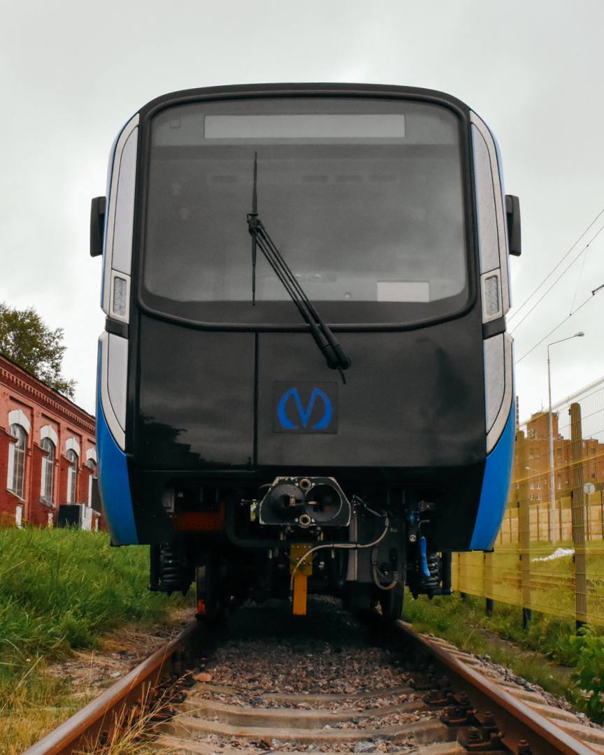 Первый состав Балтийца 2 для синей ветки метро прибыл в Петербург Его спроектировали специально для Московско Петроградской линии метрополитена рассказал губернатор Александр Беглов Окончательную сборку Балтийца 2 начнут 1 сентября До пуска его системы проверят на прочность телеграм канал Беглова Подпишись на Комсомольскую правду СПб отдай свой буст нам