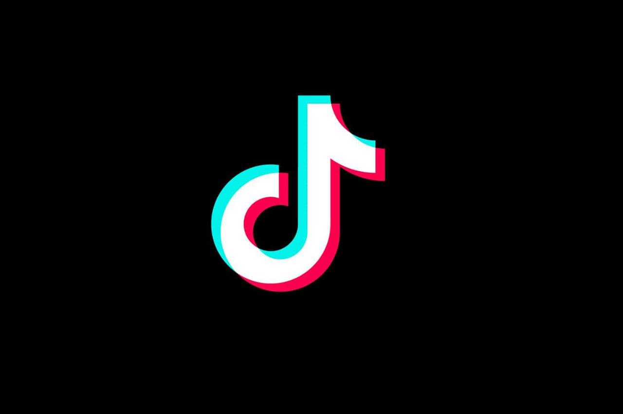 Еврокомиссия обвинила TikTok в нарушении законов ЕС – BILD Согласно источнику, в Еврокомиссии посчитали, что TikTok нарушил законы ЕС о прозрачности политической рекламы — платформа не указала, кто оплачивает объявления и кому они показываются, а её рекламный архив признан неудобным. Компании грозят штрафы.