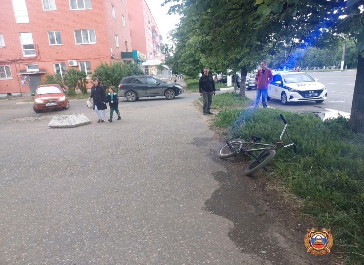 ДТП с участием ребёнка Сегодня на Вагжанова 12-летний мальчик, находившийся на велосипеде, ехал по тротуару, когда его сбил автомобиль Hyundai, выезжавший из двора. В результате ДТП ребёнок получил травмы и был доставлен в Детскую областную клиническую больницу. Пилот Подписаться #ДТП