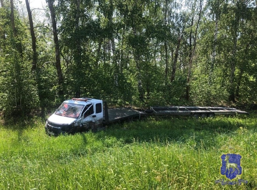 В Самарской области из-за массового ДТП затруднен проезд по трассе на Оренбург. Два легковых автомобиля и грузовая «Газель» столкнулись днем 12 июня в Волжском районе. Авария произошла в 12:30 на 35 км автодороги «Подъезд к городу Оренбург». Пострадавших госпитализировали: