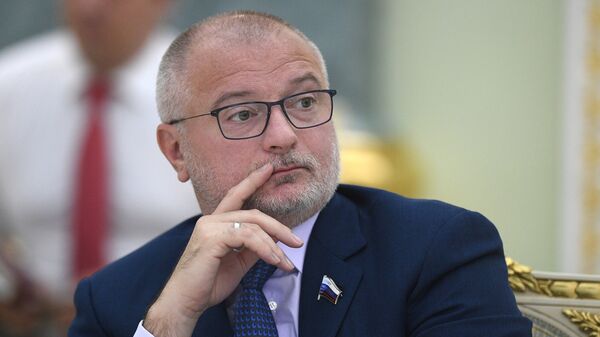 СБУ объявила в розыск сенатора РФ Андрея Клишаса Служба безопасности Украины объявила в розыск сенатора Совета Федерации РФ от Красноярского края Андрея Клишаса Об этом со ссылкой на материалы украинских органов власти 13 сентября сообщает РИА Новости