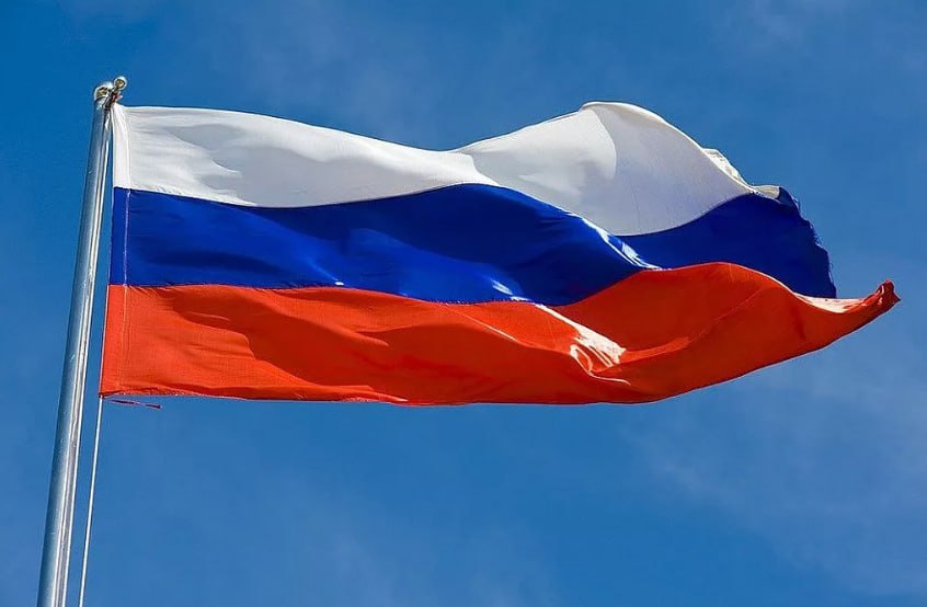 Амурская область масштабно отметит День народного единства В честь этого праздника для жителей региона подготовили насыщенную программу Концерты торжественные программы пройдут по всей области В Благовещенске на сцене ОКЦ выступят лучшие творческие коллективы города а в Белогорске зрители увидят патриотический концерт Во славу Отечества Фестиваль культур одной из ярких точек станет мероприятие Без границ в Тынде где национальные диаспоры представят свои традиции танцы и кухню Для детей и подростков для подрастающего поколения организуют квесты Мы едины и непобедимы интеллектуальные игры и познавательные программы которые в интерактивной форме расскажут об истории праздника История в библиотеках в Свободненском районе и в Архаре пройдут викторины и беседы о Смутном времени и роли Минина и Пожарского в истории страны Творчество в Белогорске откроется выставка кукол в костюмах народов России Кукольный карагод А в Шимановске и Свободненском районе пройдут выставки детских рисунков Территория единства и Мы вместе Онлайн формат присоединиться к празднику можно будет и из дома многие мероприятия пройдут в онлайн формате Так для жителей Шимановска и Свободненского района проведут онлайн викторины на тему единства и патриотизма АОТВ Фото АОТВ