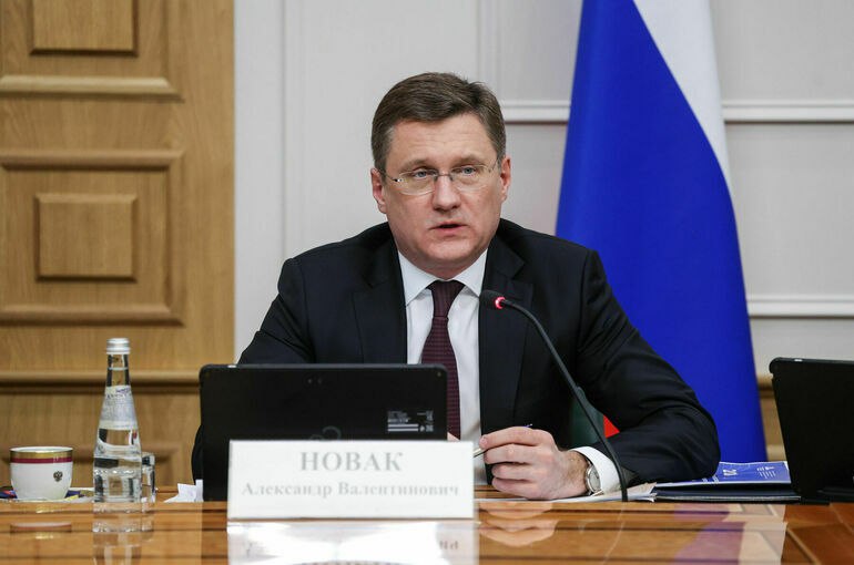 Продвижение по проекту «Сила Сибири — 2» Новости о переговорах по газопроводу «Сила Сибири — 2» между Москвой и Пекином. Заместитель председателя Правительства России Александр Новак сообщил о прогрессе в переговорах. • По его словам, дано поручение ускорить процесс согласования окончательных условий контракта. • Новак отметил, что работа продолжается. Эти изменения важны для развития энергетического сотрудничества между Россией и Китаем. Подвижки в этом проекте могут иметь значительное значение для обеих стран.