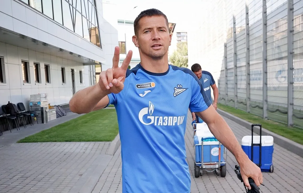 Михаил Кержаков официально завершает игровую карьеру Спорт Экспресс Предстоящий матч против Сочи станет для 39 летнего голкипера последним домашним в составе Зенита