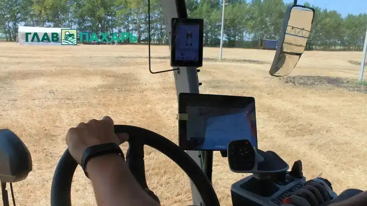 Возраст получения прав на управление сельхозтехникой в РФ необходимо снизить В России стоит снизить минимальный возраст для получения прав на управление сельскохозяйственной техникой Об этом 7 января 2026 года заявила зампред комитета Госдумы по аграрным вопросам Юлия Оглоблина Подробности