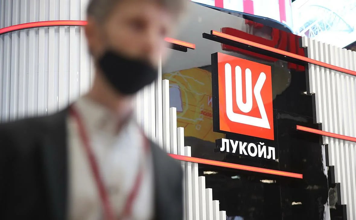 ЛУКОЙЛ решил объединить российские электроэнергетические активы в ЭЛ5 Энерго LKOH ELFV Собрание акционеров по этому вопросу запланировано на 26 декабря Об этом сообщила пресс служба ЭЛ5 Энерго Уставный капитал присоединяемых компаний будет оплачен дополнительной эмиссией обыкновенных акций После реорганизации число электростанций ЭЛ5 Энерго увеличится с пяти до 25 Установленная мощность по электрической энергии вырастет более чем вдвое по тепловой энергии более чем в пять раз jkinvest news jkinvest