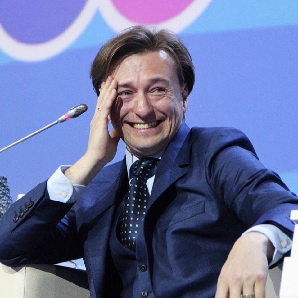 Безруков возглавил рейтинг актеров 2025 года в России Опрос провел Всероссийский центр изучения общественного мнения Сергей Безруков набрал 15 голосов Сергей Бурунов удержал высокую позицию с 14 а Юра Борисов собрал 10 В первую пятерку вошли также Никита Михалков 8 Владимир Машков и Константин Хабенский по 7 Среди актрис наибольшее количество голосов набрали Мария Аронова Светлана Ходченкова и Анна Пересильд по 7 каждая Следом идут Елизавета Боярская 5 и Екатерина Климова с Анной Ковальчук по 4 Мы в МАХ Прислать фото видео