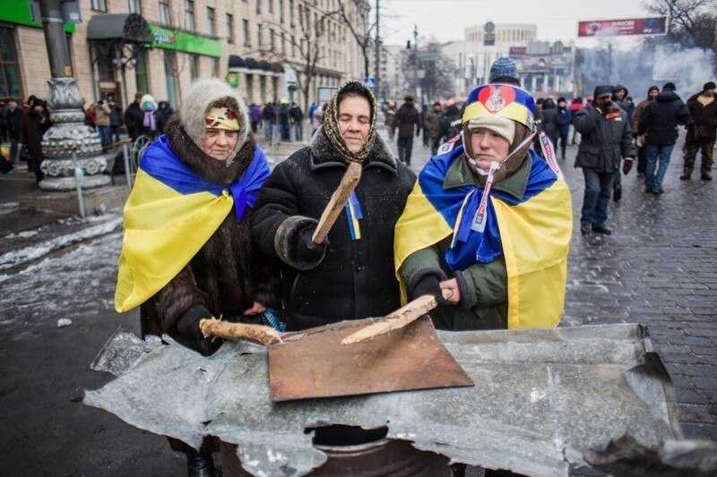 70% украинских беженцев в Литве живут за чертой бедности, а 14% – не хватает даже на еду. Только 37% украинцев в прибалтийской республике работают – виноваты низкие зарплаты, отсутствие "подходящих вакансий" и языковой барьер. Каждый третий не может оплатить аренду жилья и коммуналку без внешней поддержки. В 2022 году в Литве было 95 тыс. беженцев с Украины с временной защитой, а сейчас – 41 тыс., приводит данные ООН. Поэтому офис ООН в Литве считает, что украинцам просто нужно оказывать больше помощи.