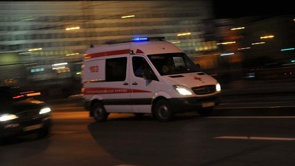 Маломерное судно с шестью людьми на борту опрокинулось на юге Крыма Маломерное моторное судно, на борту которого находились шесть человек, перевернулось недалеко от мыса Айя в южной части Крыма. Причиной ЧП стали неблагоприятные погодные условия. По данным Главного следственного управления СК РФ по Республике Крым и городу Севастополю, пострадавшим госпитализация не понадобилась. Сообщается, что инцидент произошел во время морской прогулки туристов. Капитан, в неблагоприятных погодных условиях, допустил опрокидывание судна с людьми на борту. Все пассажиры были эвакуированы. После ЧП было возбуждено уголовное дело по статье 238 УК РФ, об оказании услуг, не отвечающих требованиям безопасности жизни и здоровья. На данный момент следователи осмотрели место ЧП и фрагменты судна. Была изъя... Подробнее>>>