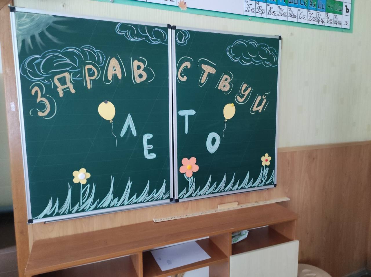 Стартует летняя оздоровительная кампания На базе 12 школ организуют летние оздоровительные площадки, откроются они с понедельника. А сегодня работает межведомственная комиссия по приемке готовности лагерей. Здесь и специалисты по гражданской обороне, и пожарные, и эпидемиологи, также специалисты УНО и управления по организации питания. Главная задача - позаботиться о безопасном отдыхе детей.