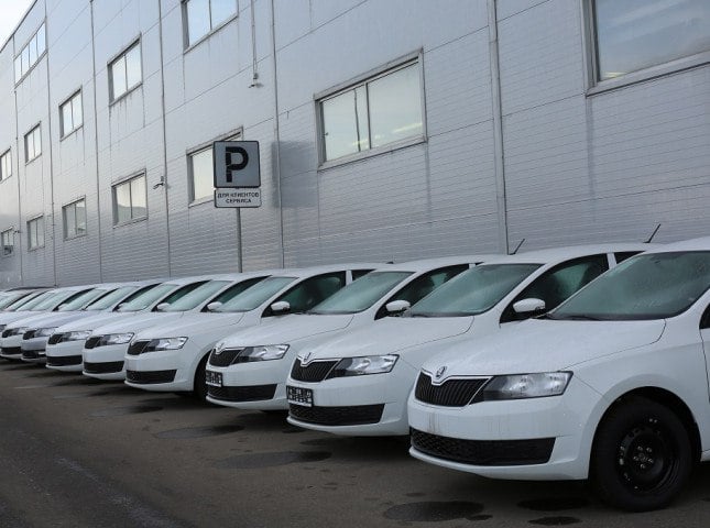 Более 55 тысяч автомобилей Skoda и Volkswagen попали под отзыв в РФ  15 декабря в России стартовала отзывная кампания, которая затрагивает 31 741 лифтбек Skoda Rapid и 23 943 автомобиля Volkswagen Polo, реализованных в период с 2014-го по 2023 год. Об этом сообщает официальный сайт Росстандарта.  Подробнее на сайте autostat.ru