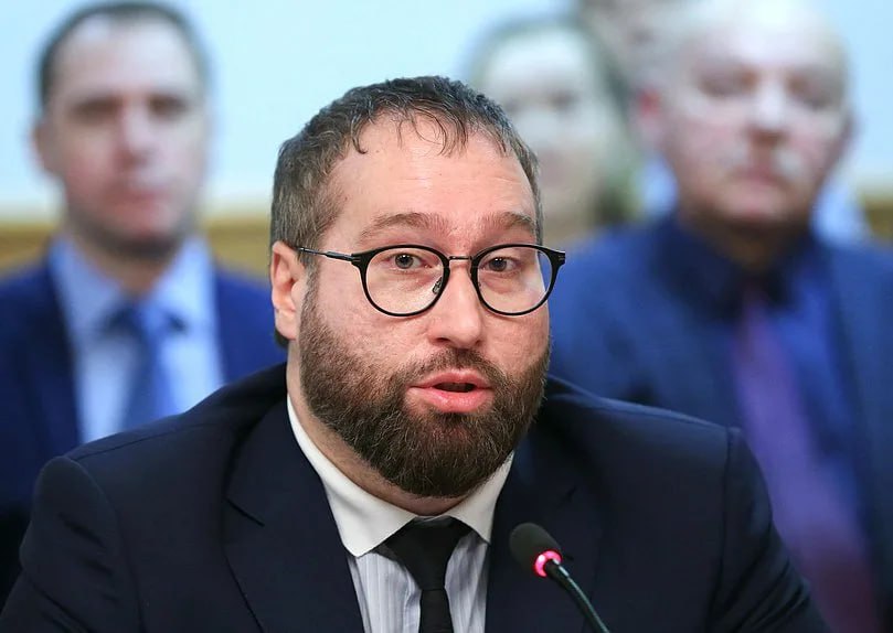 В Госдуме обсуждается инициатива о введении ограничений которые обяжут коммерческие компании замещать иностранное ПО РБК В будущем могут появиться законодательные ограничения для коммерческих компаний чтобы они тоже импортозамещались более активно Этот вопрос сейчас рассматривается заявил первый зампред комитета Госдумы по информационной политике информационным технологиям и связи Антон Горелкин В данный момент замещать иностранный софт обязаны госорганы госкомпании и компании с госучастием а также субъекты критической информационной инфраструктуры     smartlab news i 168240 DIAS ASTR