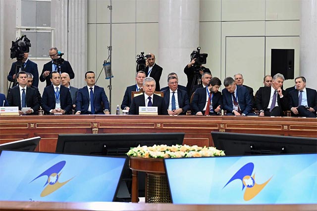 Узбекистан и ЕАЭС начнут переговоры об обмене данными о товарах и транспорте По итогам заседания Высшего Евразийского экономического совета было принято решение о начале переговоров по заключению Соглашения между Евразийским экономическим союзом его государствами членами и Республикой Узбекистан об обмене информацией о товарах и транспортных средствах международной перевозки перемещаемых через таможенные границы   English O zbek tilida Ўзбек тилида На русском iOS Android