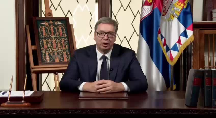 Президент Сербии призывает к диалогу с протестующими