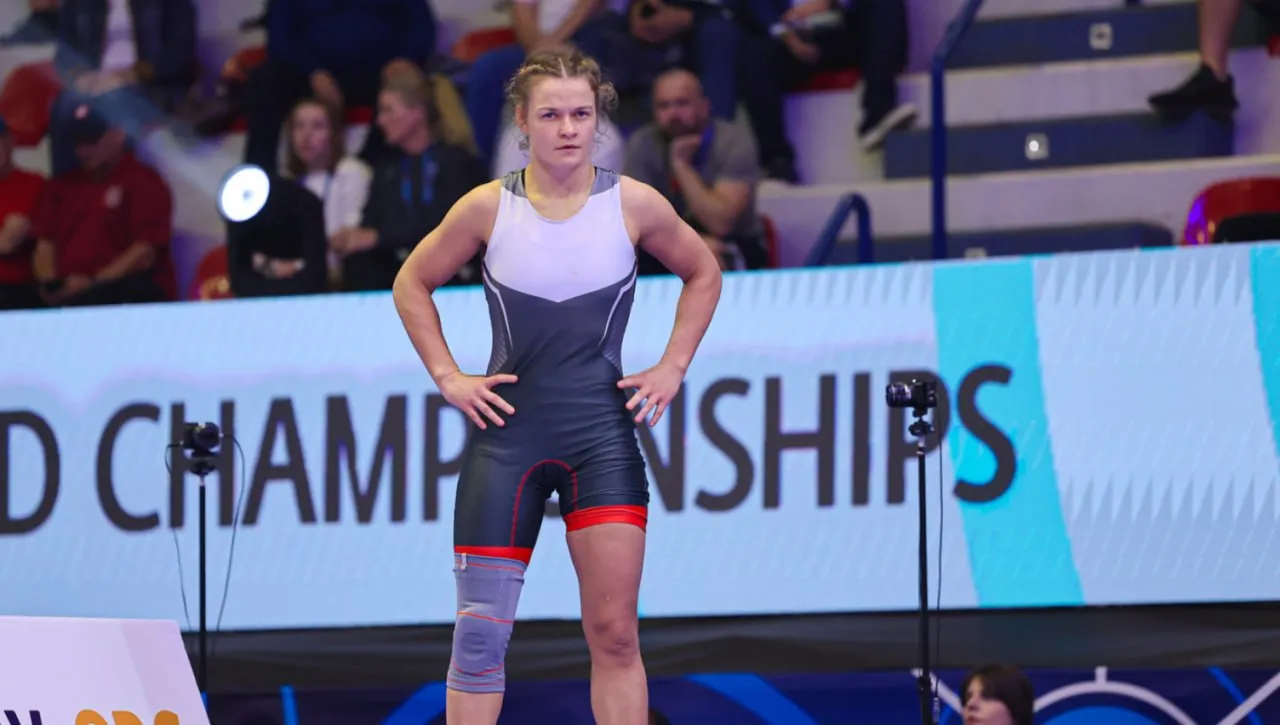 Светлана Липатова призёр чемпионата Европы по борьбе Соревнования прошли в Албании В весовой категории до 59 кг спортсменка из Татарстана завоевала бронзу третью в карьере на континентальных первенствах В схватке за медаль с норвежкой Отели Хойе первый период остался за соперницей однако после перерыва Светлана перехватила инициативу и одержала победу Поздравляем с достойным результатом Федерация спортивной борьбы РФ Будьте в курсе всех новостей в нашем канале в MAX