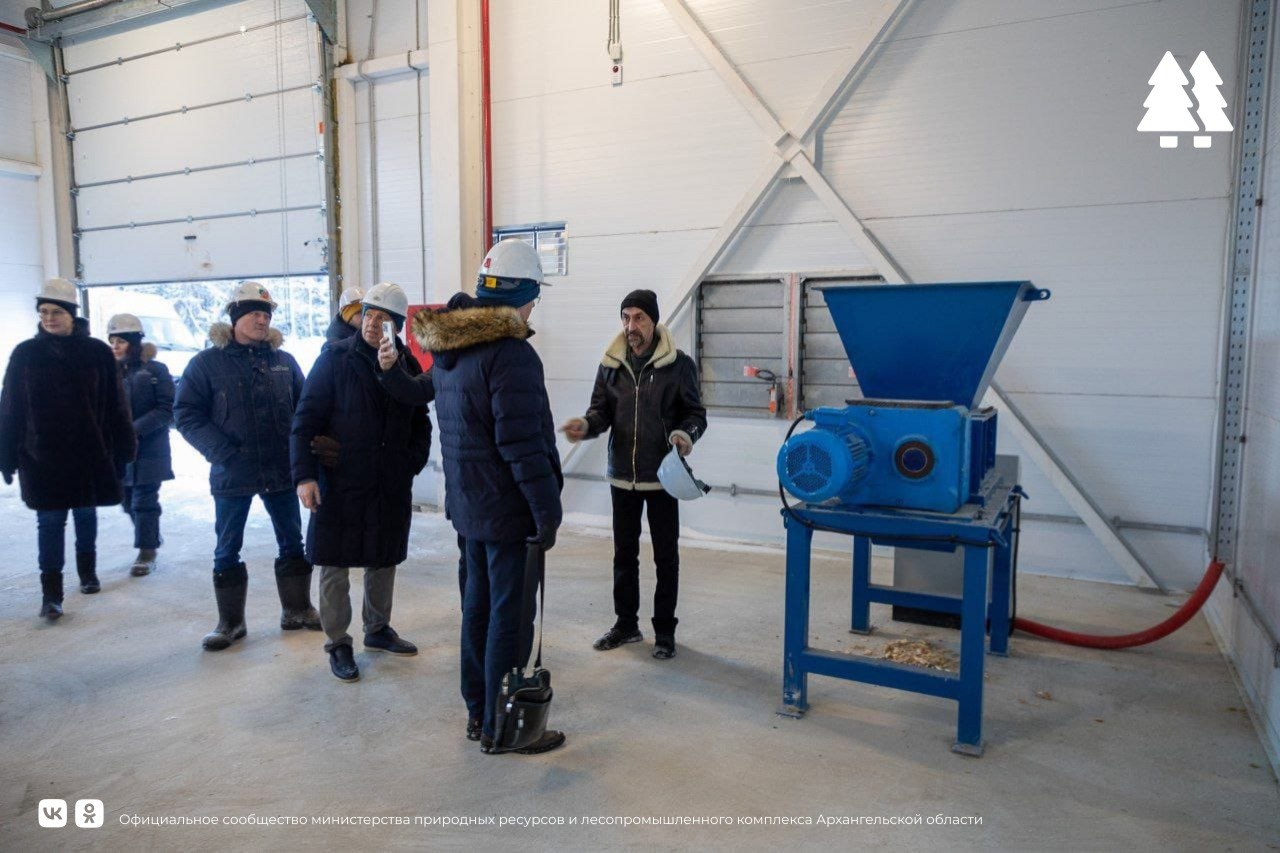 На Соловках завершается строительство нового комплекса по обращению с отходами  Компактный мусоросортировочный комбинат мощностью чуть более 2 тыс. тонн в год будет запущен в эксплуатацию на Соловках уже в этом году. Новое предприятие сможет полностью сортировать весь образующийся на островах бытовой мусор.  Строительство объекта ведётся чуть более года. Новый МСК расположен на территории бывшей свалки, отходы с которой в 2023 году были полностью вывезены на материк.  Технология МСК предполагает сортировку мусора на фракции. Вторичное сырье планируется вывозить на переработку на материк. Органические отходы будут компостироваться и на месте перерабатываться в техногрунт, который будет использоваться при благоустройстве островных территорий.