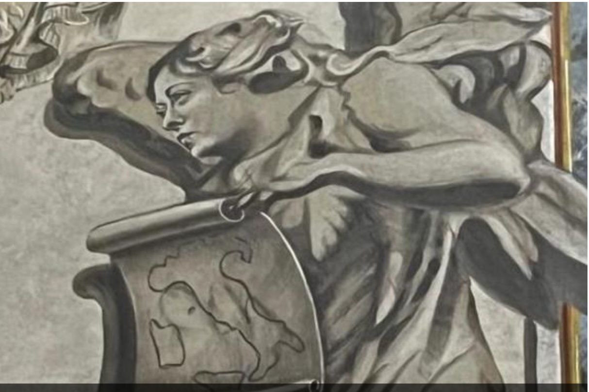 Министерство культуры Италии выясняет каким образом в одной из древних римских церквей после реставрации на фреске появился ангел с лицом невероятно похожим на премьера страны Джорджию Мелони Викариат находящейся в центре Рима базилики Сан Лоренцо ин Лучина заявляет что все это сделал самовольно волонтер реставратор Который в свою очередь возмущается Кто сказал что это она Я просто отреставрировал то что тут было Сама Мелони отнеслась к ситуации спокойно и написала в соцсети что она точно не похожа на ангела Наш канал в MAX