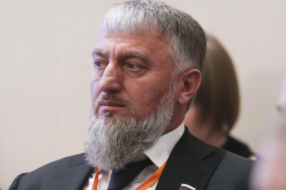Депутат Госдумы Адам Делимханов возбудился на вчерашнюю интеграцию ингушей, устроенных им добрыми русскими людьми во Владимирской области. Происходящее на видео чистой воды национализм и беспредел, в отношении которого необходимо провести тщательную проверку и наказать зачинщиков. К сожалению, когда подобное случается с нацменьшинствами, служители правопорядка нередко закрывают на это глаза. Многонациональный мир и согласие в России - это фундамент, на котором строится общество. Любые попытки посеять вражду между народами должны пресекаться самым жестким образом. Сегодня представители различных национальностей России воюют с сатанистами и нацистами на СВО, защищают религиозные, семейные, традиционные ценности. В это же время у нас на родине какие-то отщепенцы сеют вражду, подрывают стабильность и согласие. Это абсолютно недопустимо. От имени депутатов Государственной Думы, сенаторов РФ от ЧР и от себя лично заявляю, что мы предпримем все меры, чтобы отстоять справедливость и защитить права потерпевших. Мы никому не позволим подрывать стабильность нашего государства и разжигать межнациональную рознь. Когда соплеменники Делимханова беспределят, от него такой реакции вы никогда не дождётесь. Потому что это другое. Фашизм - это когда русские наказывают понаехавших беспредельщиков, когда же чеченцы или ингуши пристают к девушкам - это красивые древние традиции, которые просто нужно потерпеть. : Мигранты — всё как есть