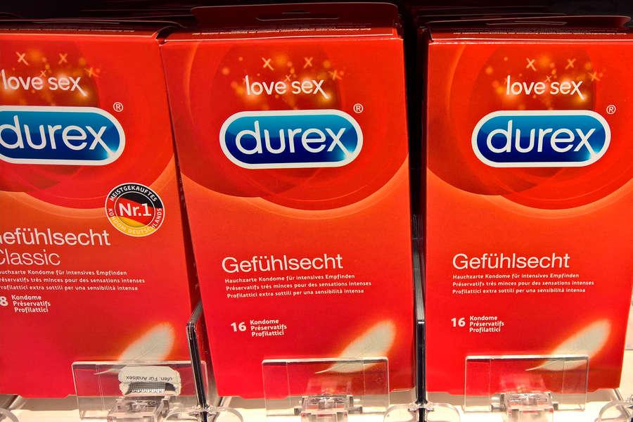 Поддельные презервативы Durex обнаружили в сетевых аптеках Москвы Контрафактные резинки могут повысить риск беременности и заражения инфекцией Shot Утверждается что контрафакт нашли в Сети эконом аптек и Мелодии здоровья На упаковках выявили нечеткую полиграфию и разные шрифты А отрывная лента не соответствовала оригинальной