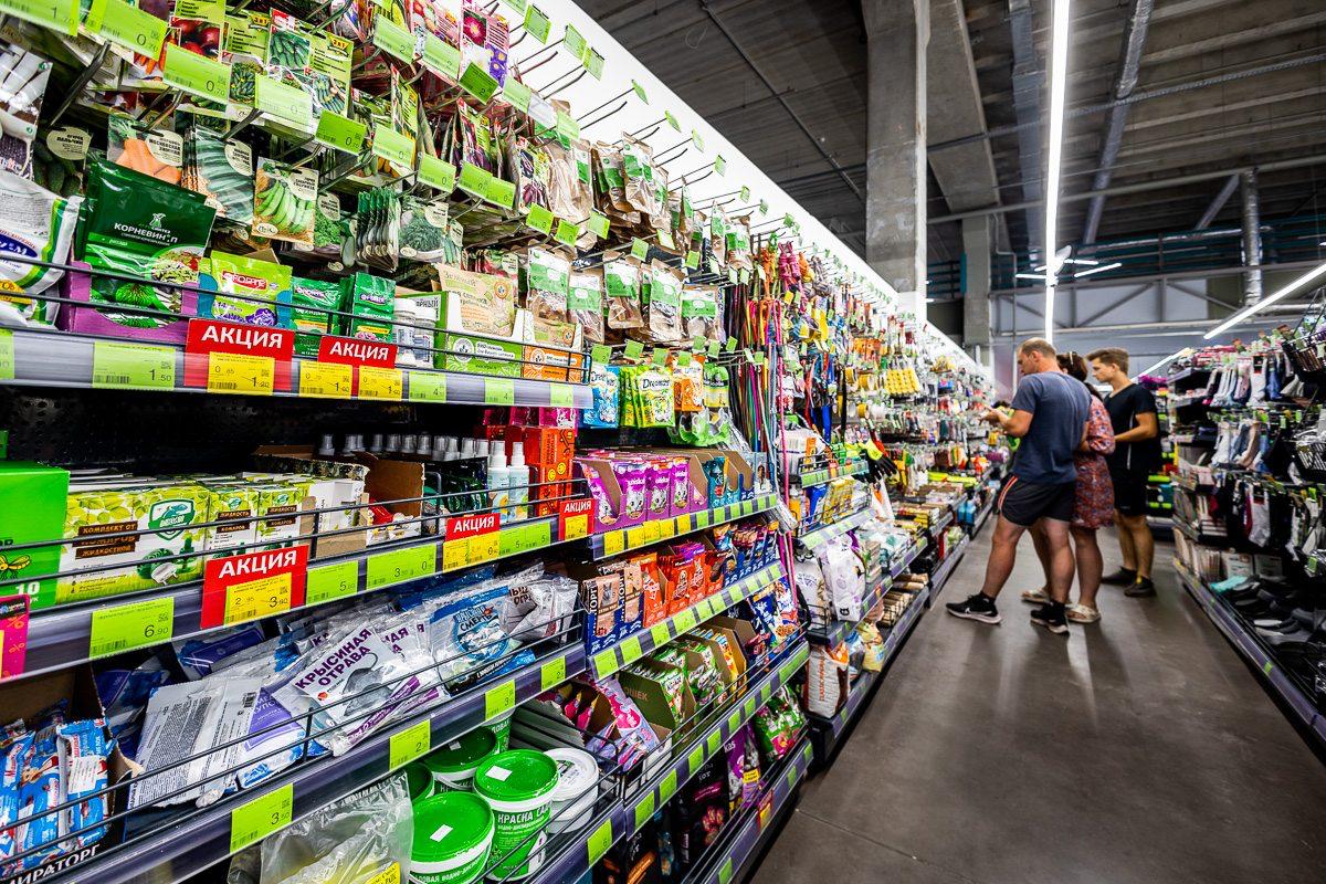 В МАРТ рассказали как с начала года изменилась доля белорусских товаров в магазинах По итогам I квартала их доля составляла 53 5 К концу II квартала она выросла до 54 6 А на 1 октября достигла 54 9 По продовольственным товарам ситуация следующая В I квартале доля была равна 74 8 спустя три месяца 75 8 а на 1 октября она выросла до 76 2 По непродовольственным эти показатели достигали 33 3 34 4 и 35 1 соответственно Подробнее