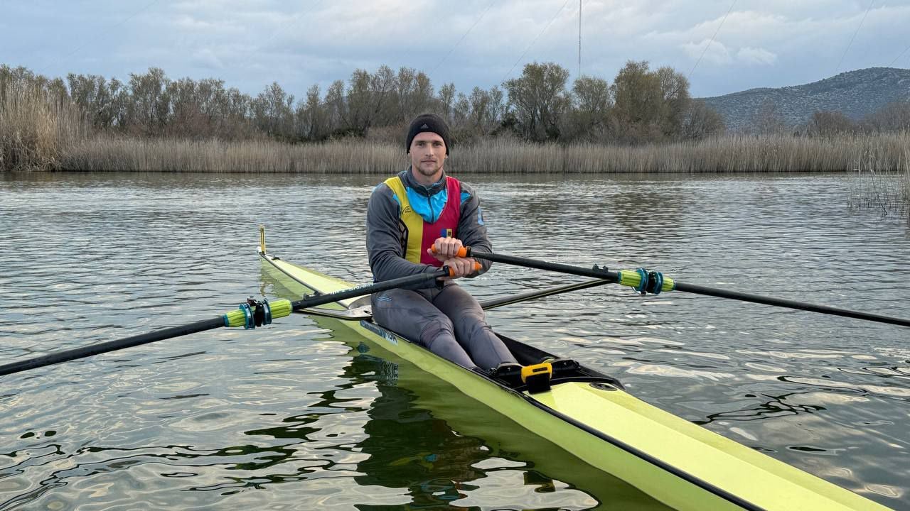 Гребец Иван Коршунов одержал победу в первом международном старте сезона. Соревнования по академической гребле прошли в Греции.   На дистанции в 2 000 метров тираспольчанин опередил бронзовых призеров Олимпиады в Париже.   Иван Коршунов продолжает готовиться к другому важному старту – чемпионату Европы, который пройдет в Болгарии в конце мая.