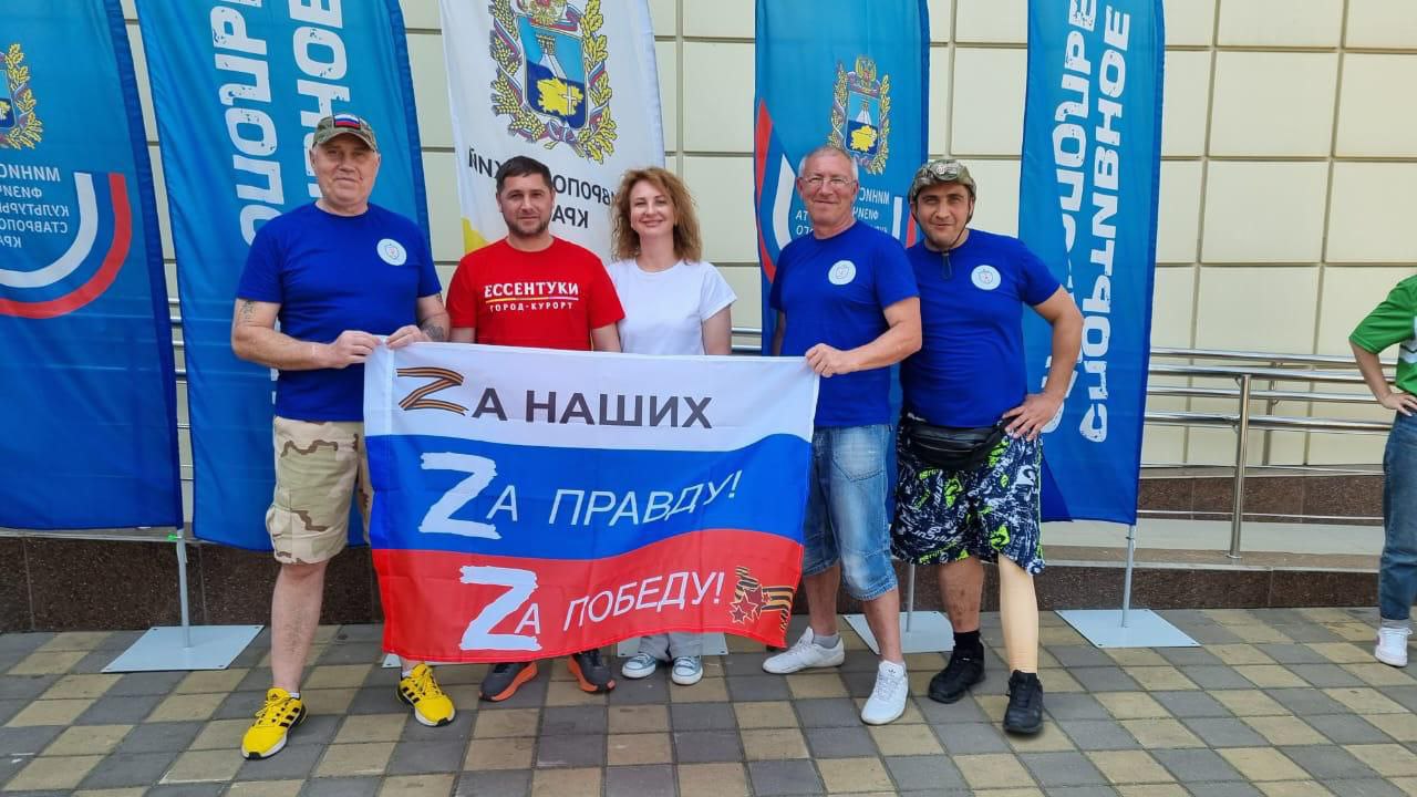 Краевой финал Кубка Защитников Отечества отгремел в Ставрополе! Город Ессентуки 10 июня представлял Ревякин Александр Владимирович ветеран боевых действий . Доблестные Ветераны получившие травмы, ранения и инвалидность в ходе СВО, мерилась силами в семи видах спорта: Настольный теннис Волейбол сидя Армрестлинг Пауэрлифтинг Пулевая стрельба Стрельба из лука Спортивное метание ножа По итогам соревнований ессентучанин занял третье место в дисциплине спортивное метание ножа. Поздравляем Александра с отличным результатом