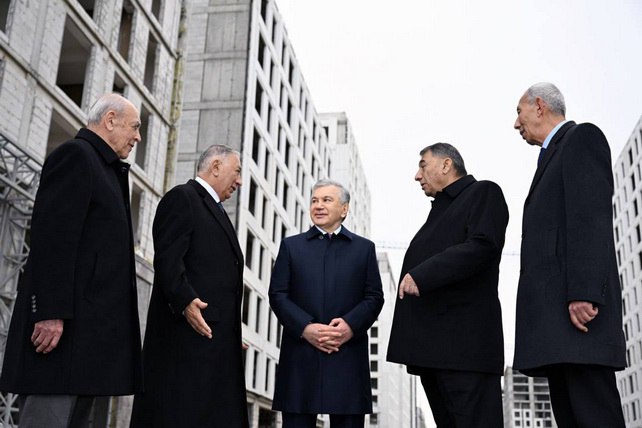 Мирзиёев ознакомился с комплексом Sharq bahori в Новом Ташкенте Президент Узбекистана Шавкат Мирзиёев посетил строительную площадку жилого комплекса Sharq bahori в Новом Ташкенте где ознакомился с ходом возведения одного из крупнейших проектов жилищного строительства в регионе   English O zbek tilida Ўзбек тилида На русском iOS Android