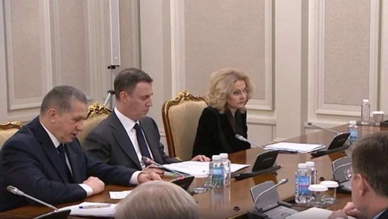 Льготные условия для инвесторов на Курильских островах подтвердили свою результативность О ходе работы по привлечению капиталовложений на Курилы рассказал Юрий Трутнев вице премьер и полномочный представитель президента в Дальневосточном федеральном округе Он сообщил что в рамках двух преференциальных режимов поддержки реализуют 55 инвестиционных проектов Суммарный объем заключенных соглашений достиг 38 миллиардов рублей благодаря чему появилось 1 900 новых рабочих мест   Подписаться на нас Telegram I MAX Прислать нам новость Sakhonlinebot