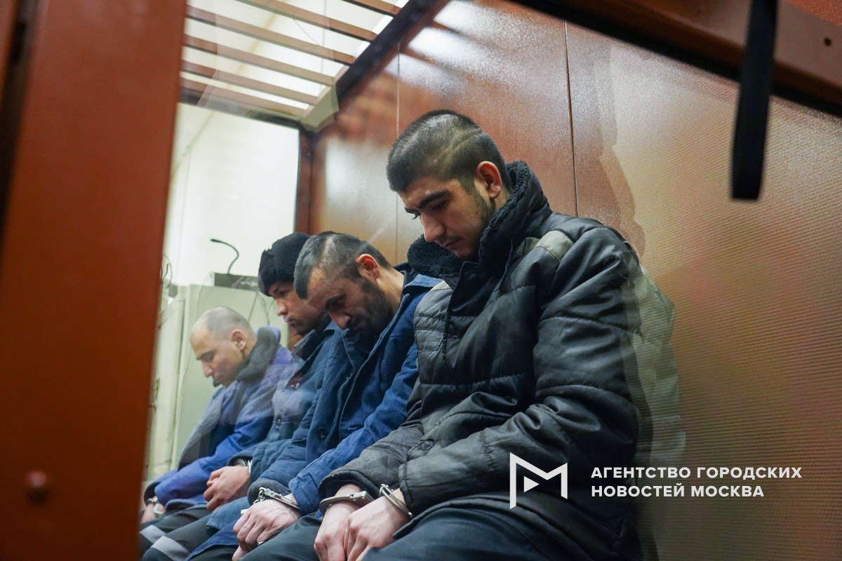 Исполнителям теракта в Crocus City Hall продлили срок содержания в СИЗО. Шамсидин Фаридуни, Саидакрами Рачабализода, Далерджон Мирзоев и Мухаммадсобир Файзов останутся под стражей еще 3 месяца 28 суток. Все они внесены в реестр террористов и экстремистов на территории РФ. «Москва»