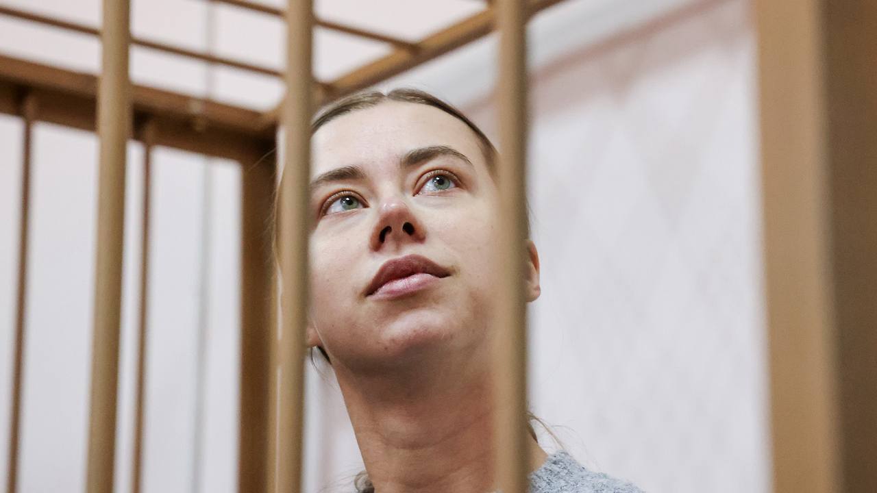 Александра Митрошина подала заявление о банкротстве Митрошину задержали 7 марта в аэропорту Сочи Ей предъявили обвинение в отмывании 127 млн рублей По версии следствия имея задолженность перед налоговой она приобрела огромную квартиру на Большой Дмитровке в 2021 году КК