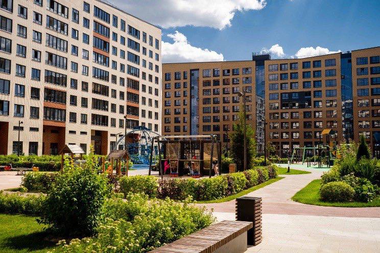 В 2025 году Комитет по строительству Ленинградской области направил 2 4 млрд рублей на жилищные выплаты и меры поддержки молодым гражданам и молодым семьям на покупку или строительство жилья жителям сельских территорий на улучшение жилищных условий детям сиротам на обеспечение благоустроенными квартирами семьям и специалистам на поддержку с использованием ипотечного кредита а также на инфраструктуру для бесплатных участков чтобы там реально можно было строить дома Кому оказали поддержку в 2025 году по факту предоставления меры поддержки не реализации жилья