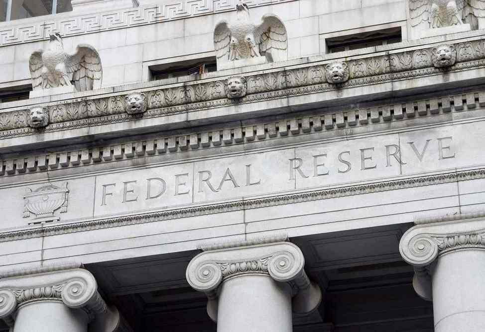 ФРС США сохранила ставку без изменений после трех снижений подряд По данным регулятора экономическая активность растет устойчивыми темпами Рост числа рабочих мест остается низким а уровень безработицы демонстрирует некоторые признаки стабилизации Инфляция при этом остается несколько повышенной Подписывайтесь на arkanewsagency