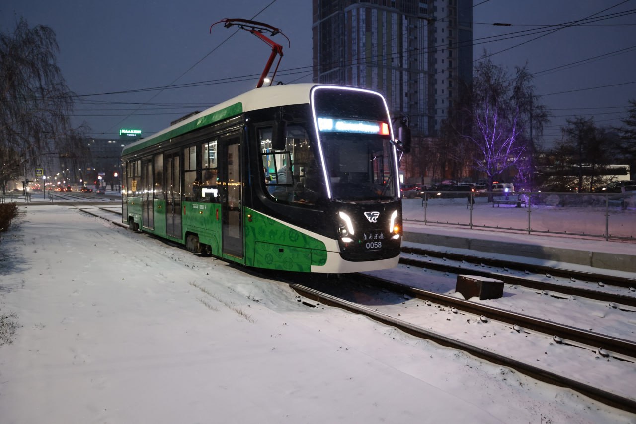 Федеральным льготникам упростили получение проездных в Челябинской области Теперь им не нужно предоставлять подтверждающие статус документы если необходимые сведения ведомства могут получить в ходе взаимного обмена информацией Соответствующие поправки в закон приняли депутаты на заседании в региональном Заксобрании Новый подход позволит существенно уменьшить количество бумажной волокиты для граждан и ускорить оформление льгот Председатель комитета ЗСО по соцполитике Наталья Лощинина подчеркивает что процесс получения социальных мер поддержки необходимо сделать максимально простым и доступным для всех жителей региона Использование современных технологий позволяет оптимизировать процессы и избавить граждан от необходимости собирать лишние справки отметила Наталья Лощинина Подписаться на vecherchel Голосовать за канал