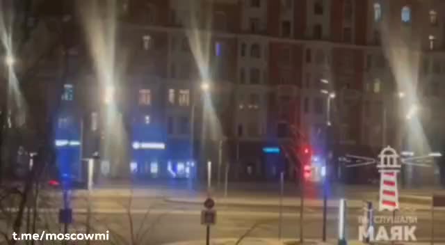 Путин совершил неожиданный визит в Кремль поздно вечером