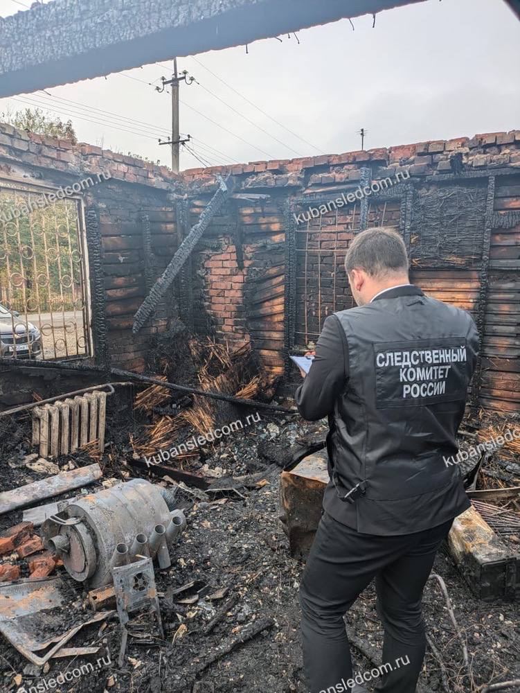 В станице Елизаветинской при пожаре погиб мужчина  Огонь вспыхнул в минувшую пятницу в нежилом помещении на улице Ленина. Прибывшие на место спасатели потушили пожар.   В результате ЧП погиб мужчина. Причиной возгорания могло стать неосторожное обращение с огнем, сообщили в пресс-службе СУ СКР по Краснодарскому краю.     Новости тут   Прислать фото/видео