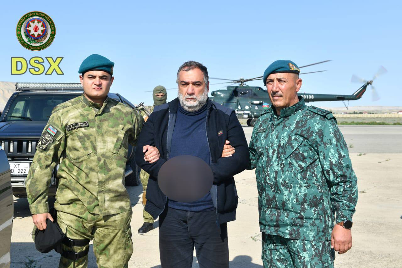 А Варданяну все никак не повезет  Рубен Варданян опять был послан в пешее эротическое путешествие бакинским апелляционным судом.   Адвокаты Рубика подали апелляцию на недавнее решение суда о продлении ареста Варданяна.   Апелляционный суд оставил решение в силе, а у Рубика и его адвокатов теперь есть еще несколько месяцев на подумать.