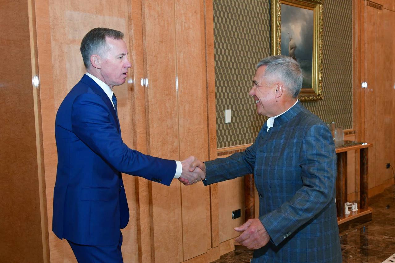  Рустам Минниханов встретился с первым заместителем министра внутренних дел России Александром Горовым Во время беседы обсудили вопросы обеспечения правопорядка и общественной безопасности в период проведения 16-го KazanForum.