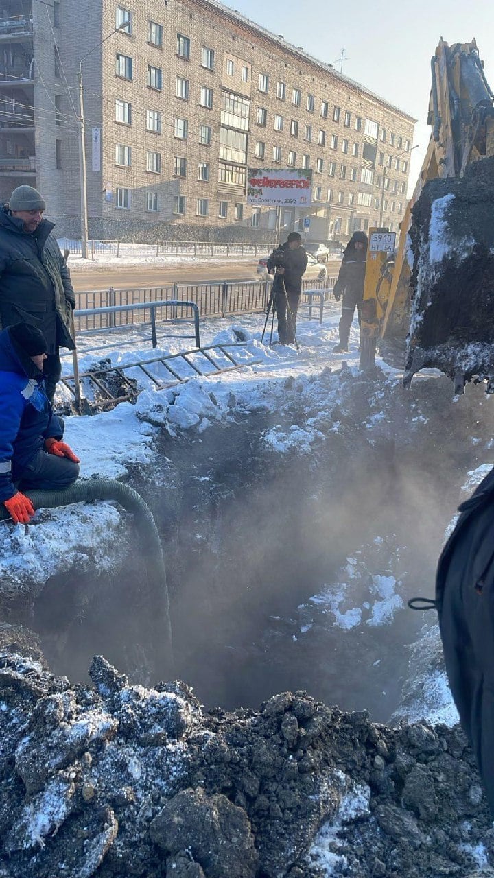 Часть Искитима осталась без холодной воды   В Новосибирской области часть Искитима осталась без холодной воды. Это следует из заявления администрации третьего по размеру города региона.   «В связи с проведением аварийно-восстановительных работ на магистральном водопроводе, временно прекращена подача холодной воды абонентам части Центрального микрорайона и Северного микрорайона города Искитима», — говорится в сообщении.   Отмечается, что работы проводятся для устранения возникших неполадок. Точного времени восстановления водоснабжения власти не называют, говоря, что в «ближайшее время».   Подписаться  Прислать новость  Помочь бустами