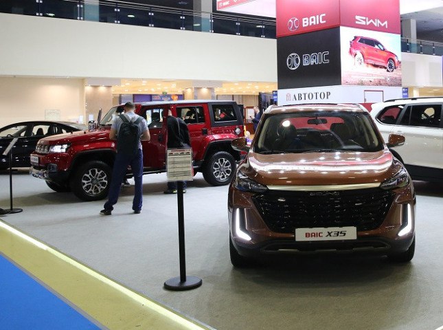 Кроссоверы BAIC X7 и X35 покинут российский рынок  Китайский бренд BAIC уберет с российского рынка кроссоверы X7 и X35. Таким образом в X-линейке бренда останутся только модели X55 и X75. Об этом сообщает Autonews.ru со ссылкой на официальное представительство бренда.  Подробнее на сайте autostat.ru