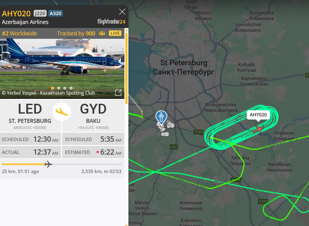 Возле Петербурга кружит самолёт вылетевший в Баку следует из данных Flightradar Местные каналы утверждают после взлёта у борта не убрались шасси и теперь он вырабатывает топливо для посадки а на земле его ждут аварийно спасательные службы Официальной информации пока не было Подписаться на RT ТГ Зеркало MAX