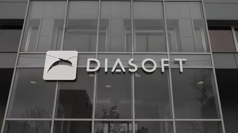 Выручка ПАО "Диасофт" по итогам 2024 финансового года завершился 31 марта 2025 года составила 10,1 млрд рублей, что на 10% больше аналогичного показателя 2023 фингода, говорится в сообщении компании. Показатель EBITDA уменьшился по сравнению с аналогичным показателем 2023 фингода на 24,7% и составил 2,9 млрд рублей. Такое снижение показателя компания связывает с расширением бизнеса, ростом численности персонала и выходом на новые рынки. Рентабельность по EBITDA составила 29,3%. Чистая прибыль компании за 2024 фингод составила 2,4 млрд рублей 2,8 млрд рублей годом ранее , а законтрактованная выручка выручка без НДС по подписанным за отчетный период договорам и рамочным соглашениям - 21,7 млрд рублей рост на 13% . #dias