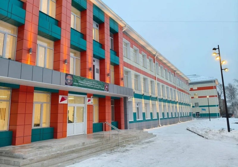 В Омске после реконструкции открылась Казачья кадетская школа интернат Торжественное открытие обновлённой Казачьей кадетской школы интерната имени Дмитрия Язова состоялось сегодня 12 января при участии губернатора Омской области Виталия Хоценко Школу модернизировали в рамках президентской программы обновили здание и инженерные сети оснастили классы современной техникой привели в порядок спальный корпус и благоустроили территорию Сейчас в интернате обучаются более 230 кадетов Обновлённая школа станет современным центром образования и воспитания в регионе