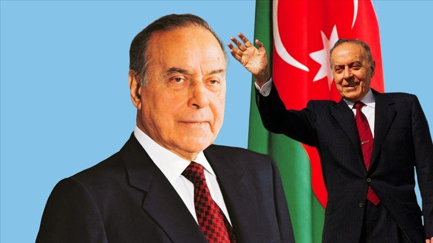 Лидер вошедший в историю лозунгом Одна нация два государства Гейдар Алиев В Азербайджане чтят память покойного президента и общенационального лидера Гейдара Алиева скончавшегося 22 года назад Гейдар Алиев занимавший важные посты в период Советского Союза вошел в историю как личность которая возглавила Азербайджан в первые годы независимости столкнувшейся с крупными кризисами и вывела страну из хаоса Алиев посвятивший всю свою жизнь государству и народу как в советский период так и в годы независимости завоевал любовь широких слоев азербайджанского общества Его память живет и сегодня в присвоенном ему титуле Общенациональный лидер Подробнее на нашем сайте v aa com tr 3769550 24 7 в сутки с Агентством Анадолу